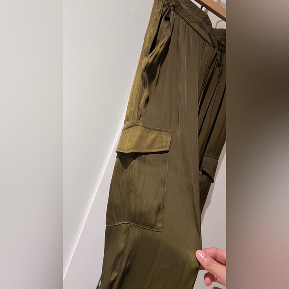 Z Supply Rory Cargo Jogger in Kelp - Picture 8 of 8